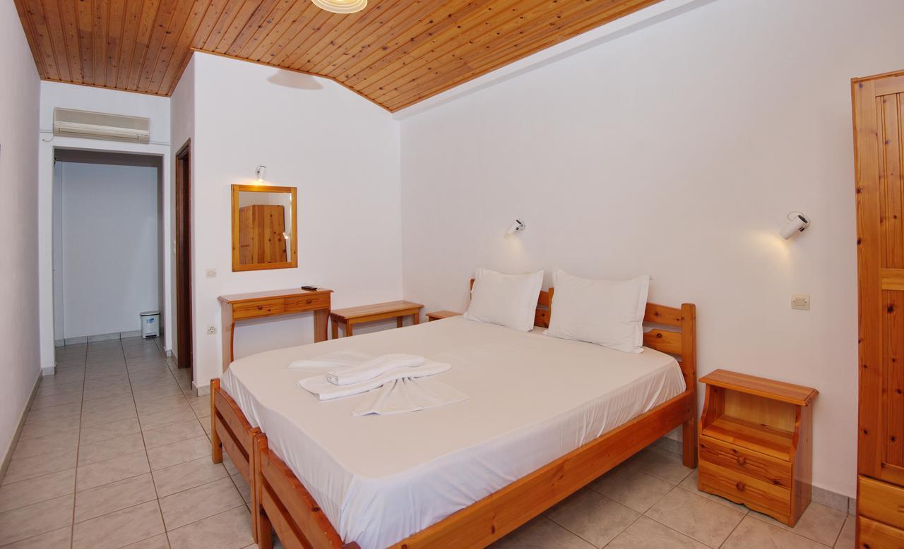 Hotel Ostria à Patitírion Extérieur photo