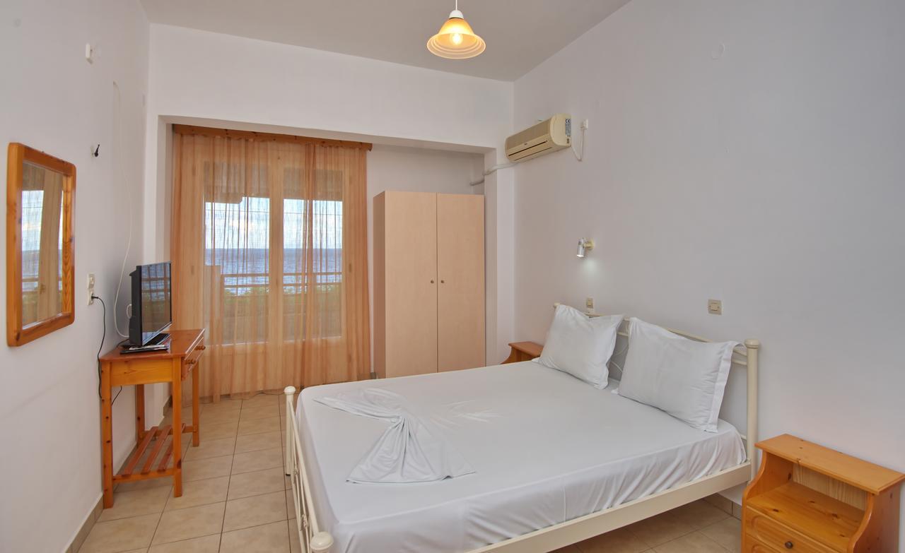 Hotel Ostria à Patitírion Extérieur photo