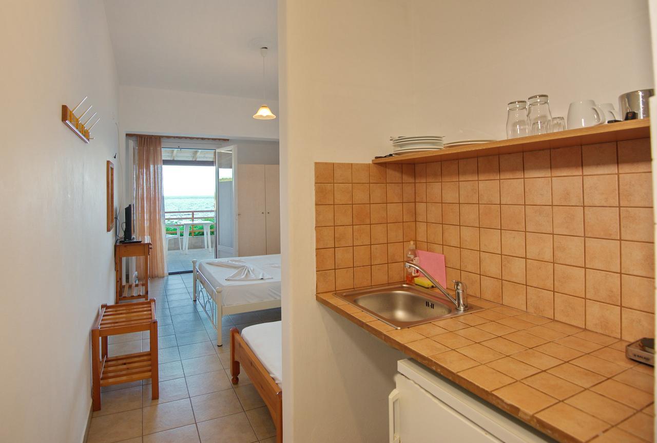 Hotel Ostria à Patitírion Extérieur photo
