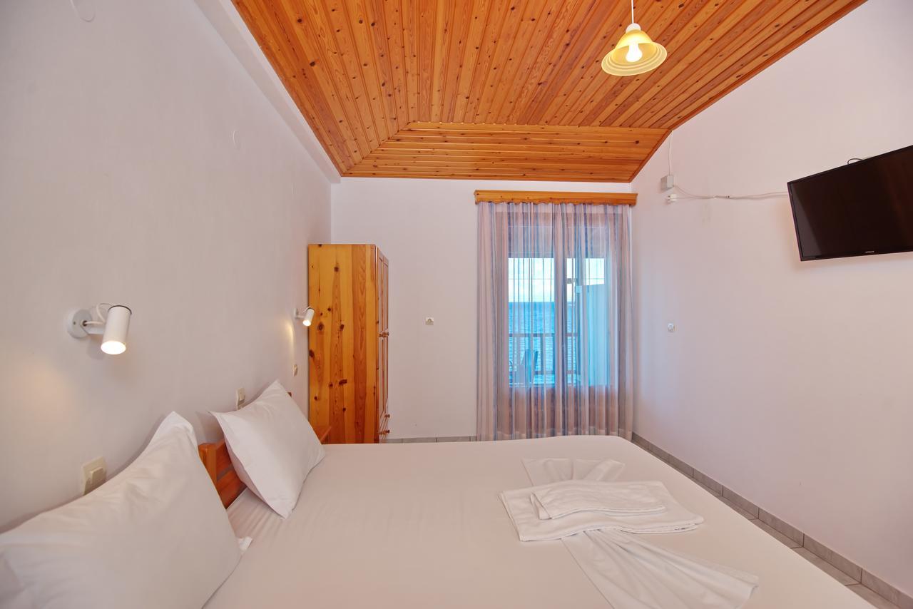 Hotel Ostria à Patitírion Extérieur photo